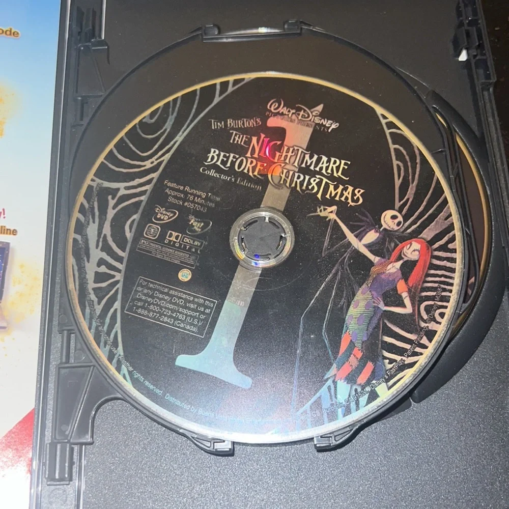 Walt Disney Tim Burtons The Nightmare Before Christmas 2-Disk Collectors Edition - Picture 3 of 4